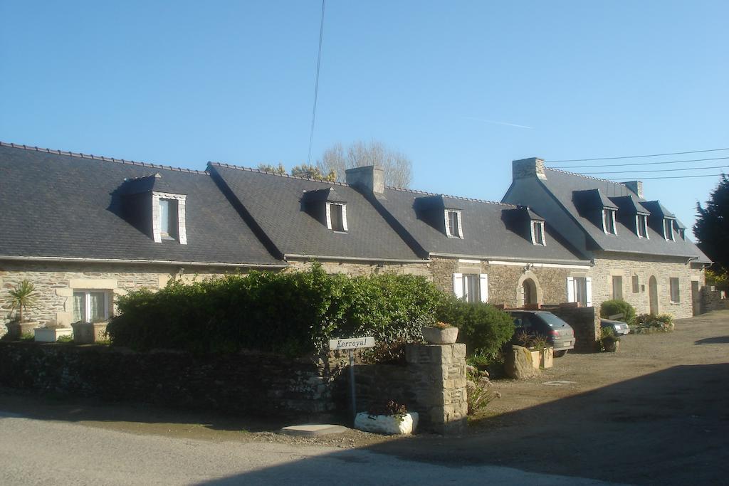 Les Gites De Kerroyal Garlan Номер фото