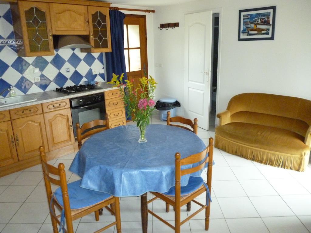 Les Gites De Kerroyal Garlan Номер фото