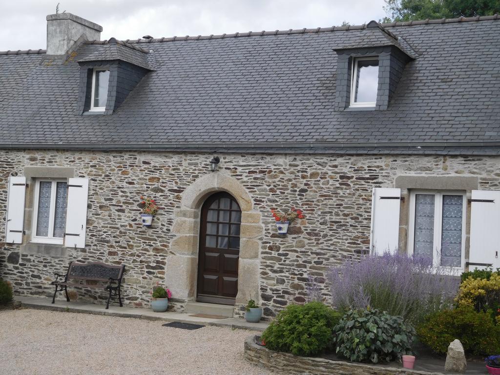 Les Gites De Kerroyal Garlan Экстерьер фото